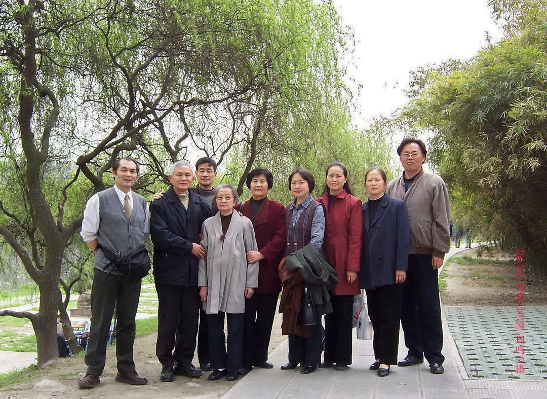 古巴空军学员的中国空军12航校教员周生敬2004年在望江公园。柯达d6340