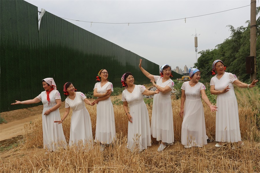 姐妹芳华迎六一我和祖国一起成长