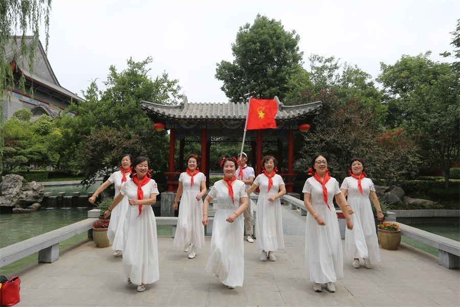 姐妹芳华迎六一我和祖国一起成长