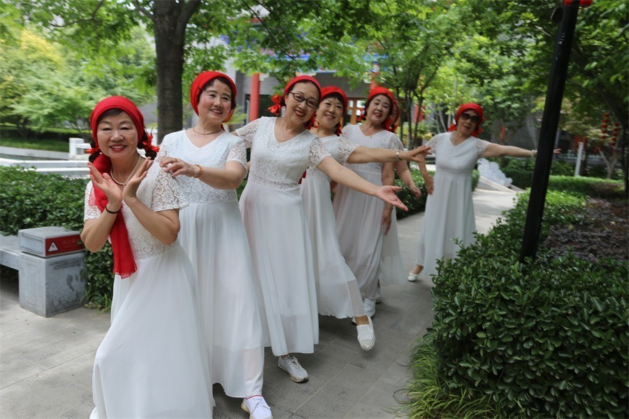 姐妹芳华迎六一我和祖国一起成长