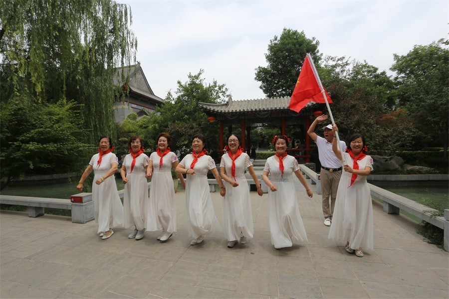 姐妹芳华迎六一我和祖国一起成长