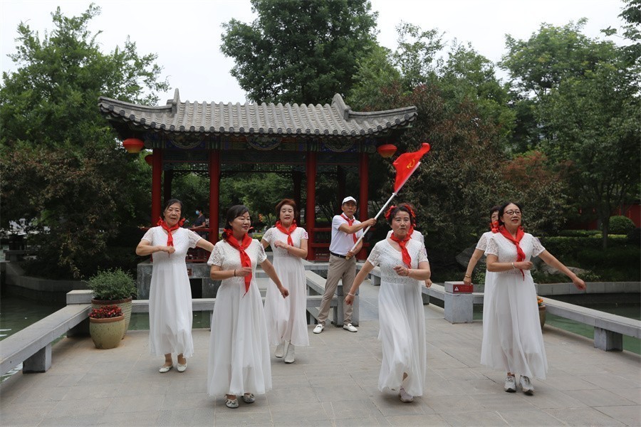 姐妹芳华迎六一我和祖国一起成长