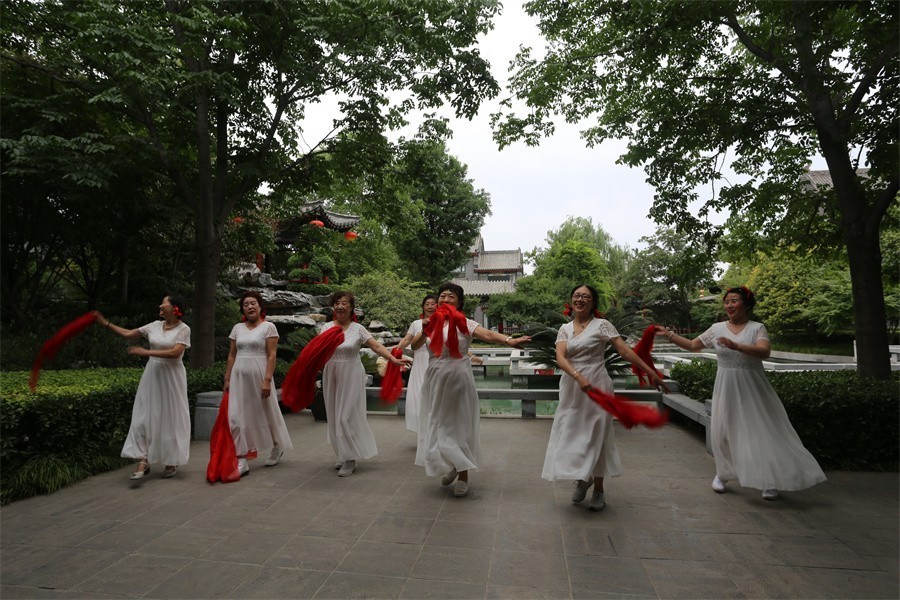 姐妹芳华迎六一我和祖国一起成长