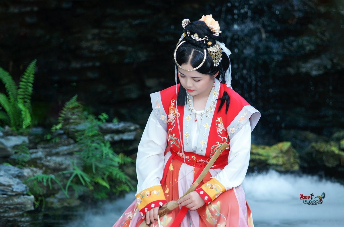 【山房动声色】---玉婷