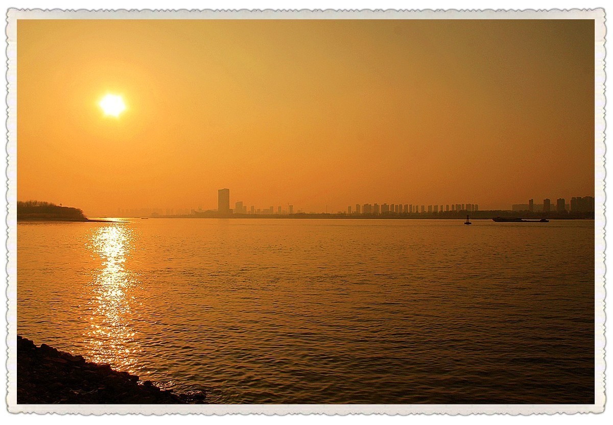 年初，在长江边上试滤镜