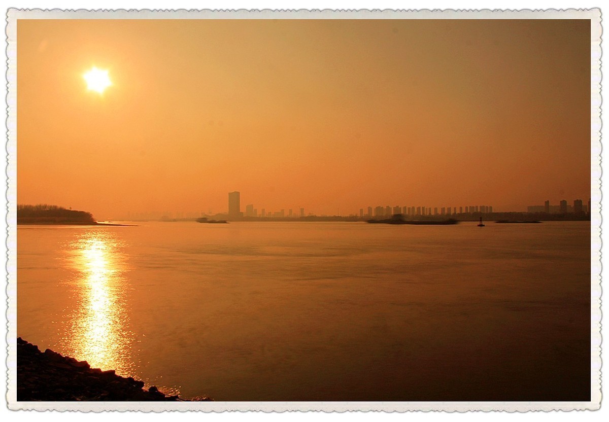 年初，在长江边上试滤镜