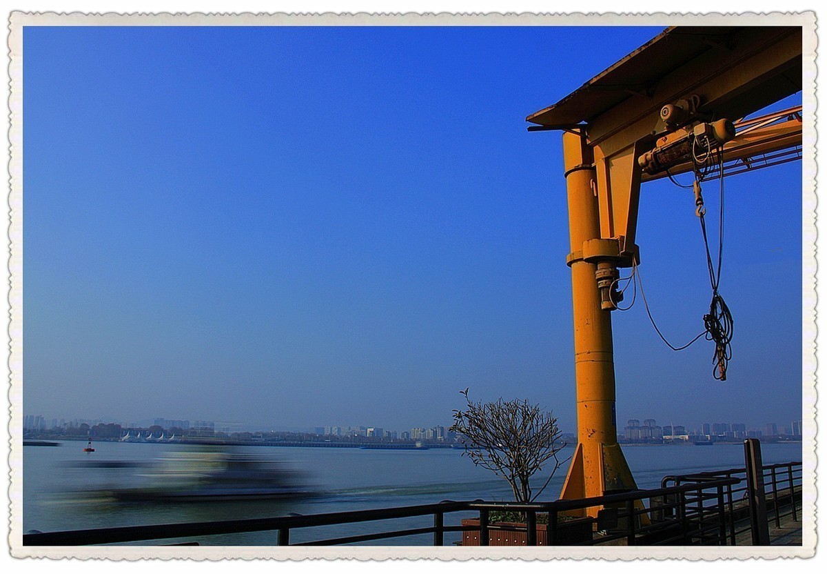 年初，在长江边上试滤镜