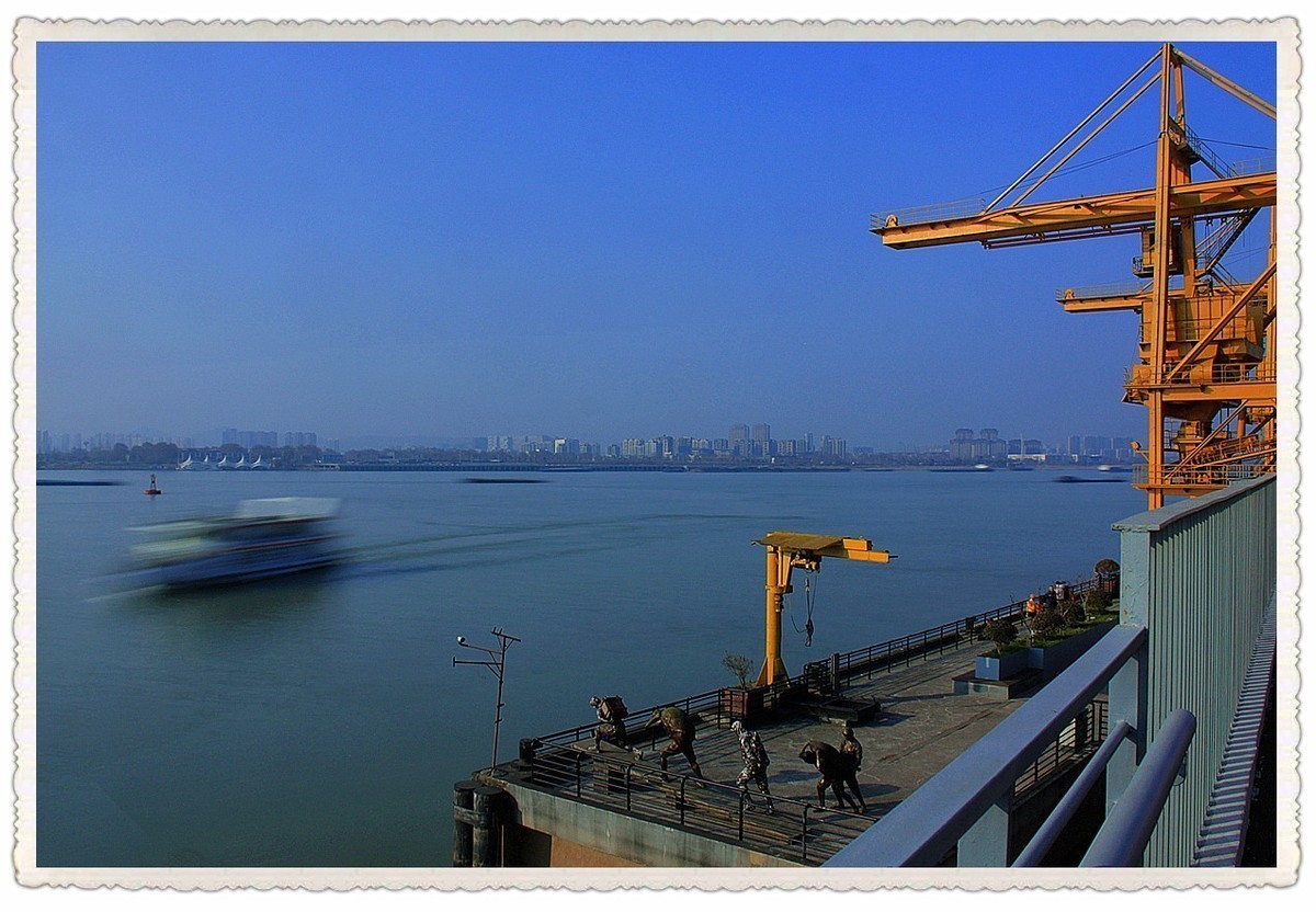 年初，在长江边上试滤镜