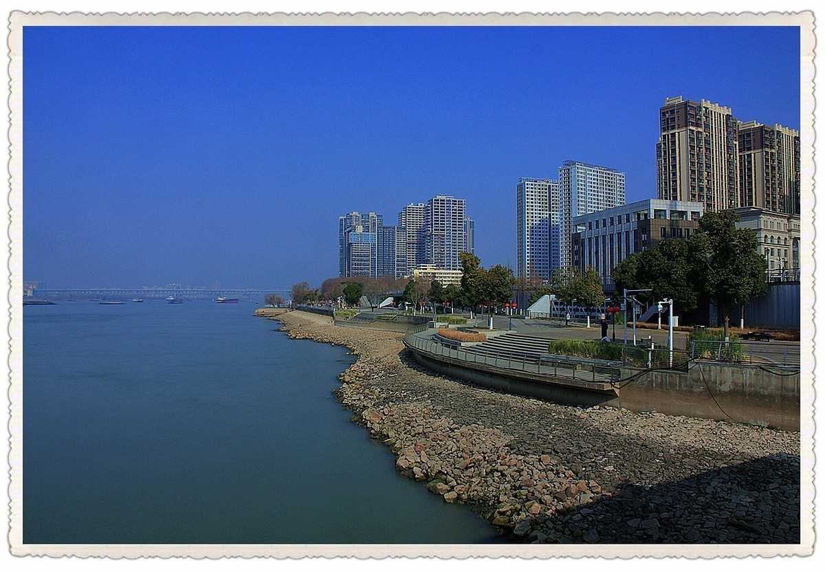 年初，在长江边上试滤镜