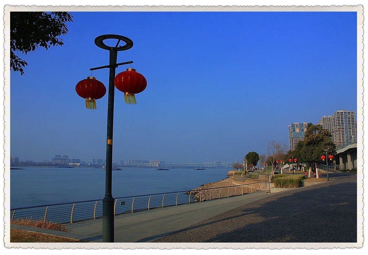 年初，在长江边上试滤镜