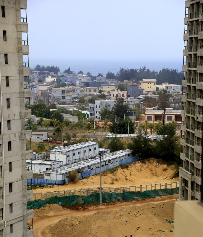 《不老松：忆海南游记》21.02.10长島兰湾楼群夹缝中看乡村！