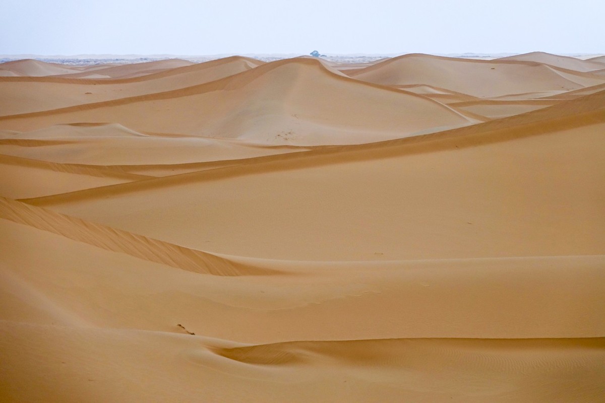 穿越腾格里沙漠