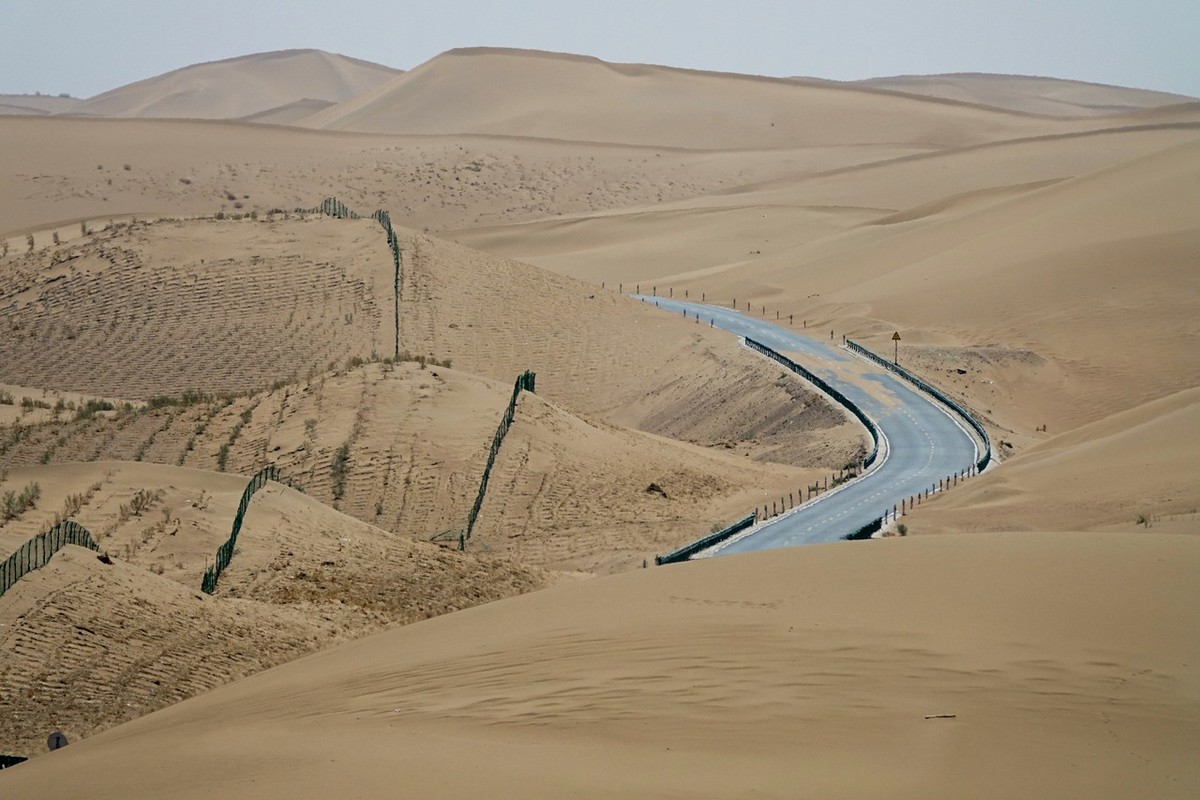 穿越腾格里沙漠
