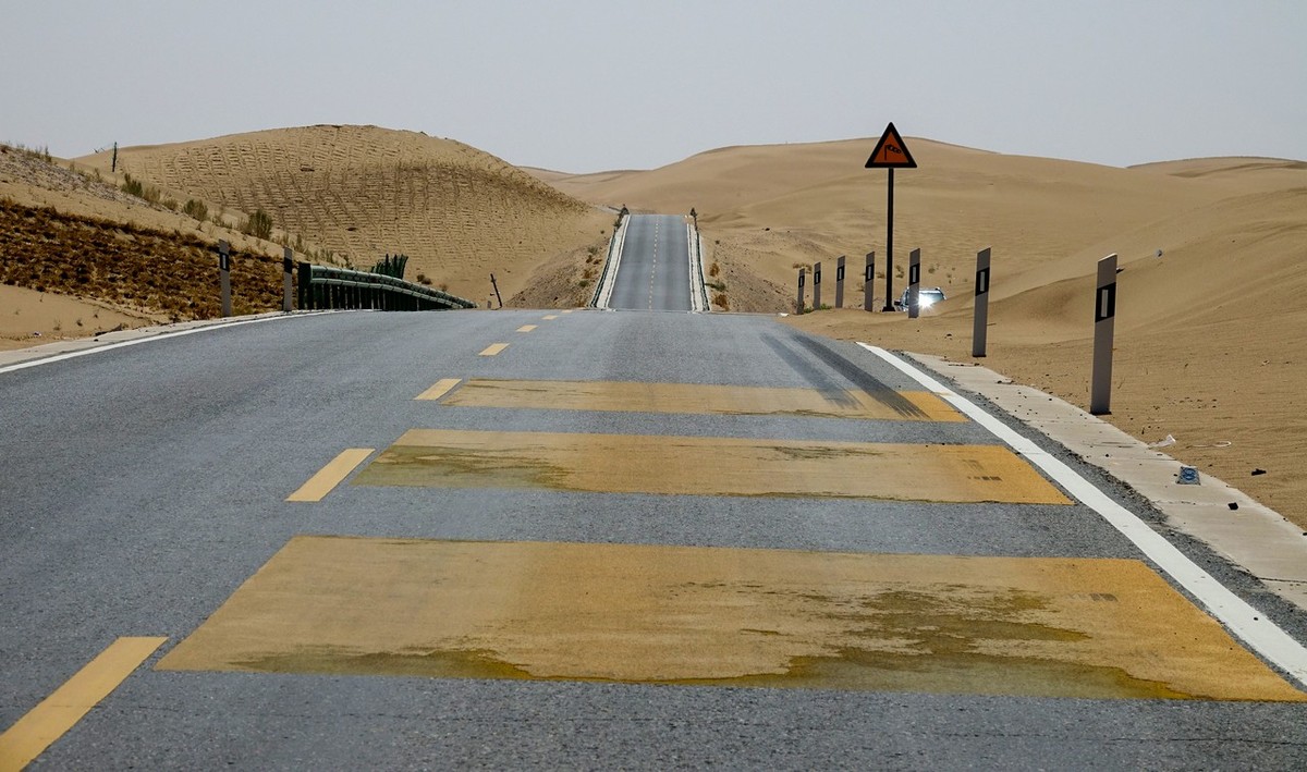 穿越腾格里沙漠