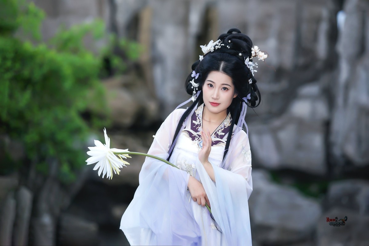 【紫灵羽衣】---似海