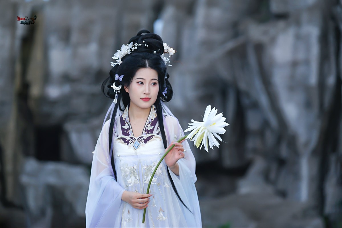 【紫灵羽衣】---似海