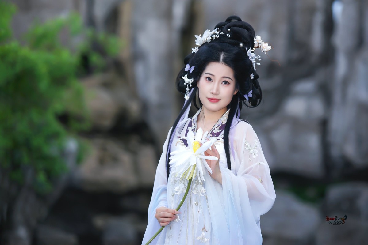 【紫灵羽衣】---似海