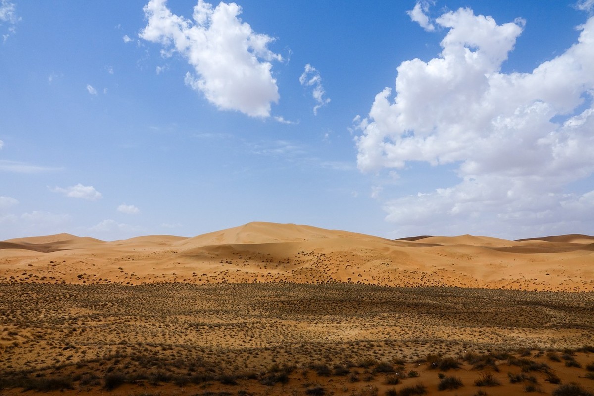 穿越腾格里沙漠