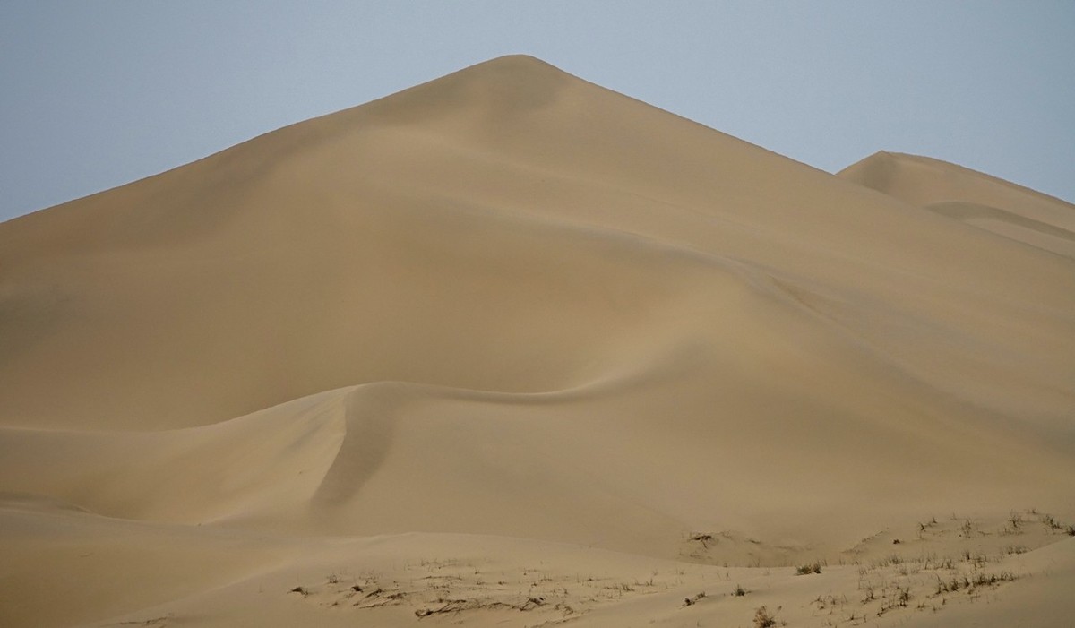 穿越腾格里沙漠