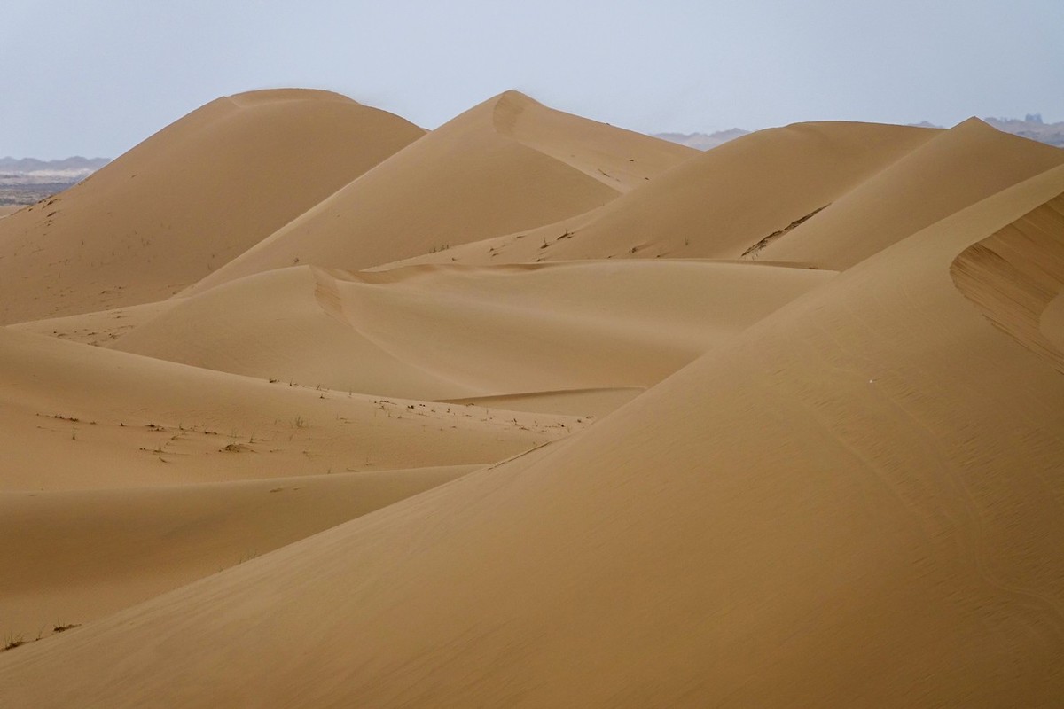 穿越腾格里沙漠