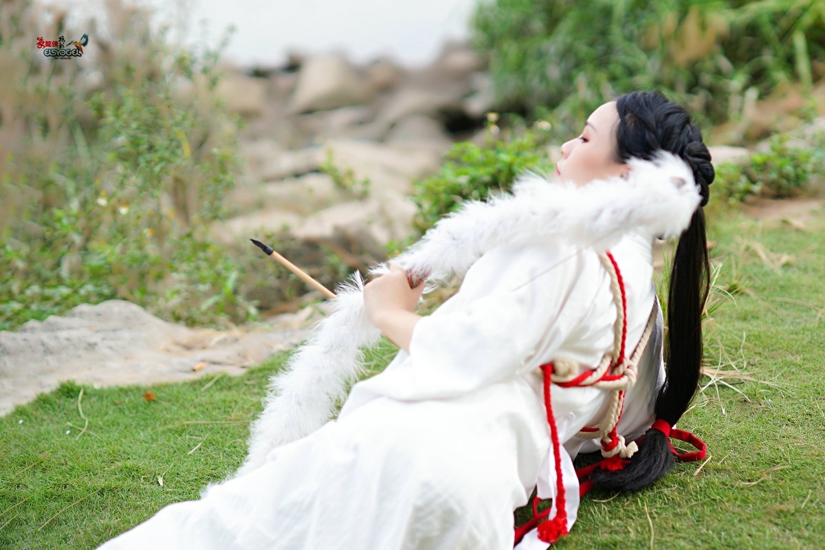 【绿野神明少女】---佳佳