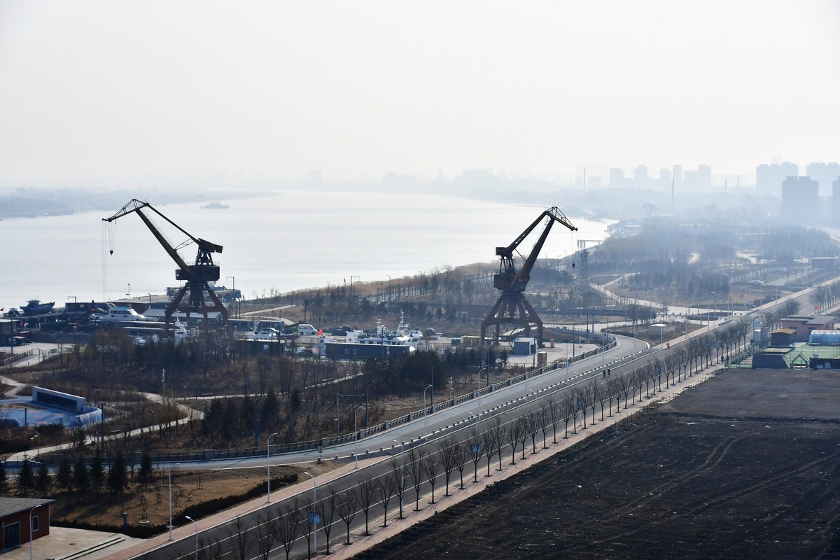 轻雾漫绕大辽河