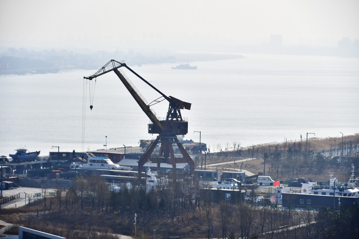 轻雾漫绕大辽河