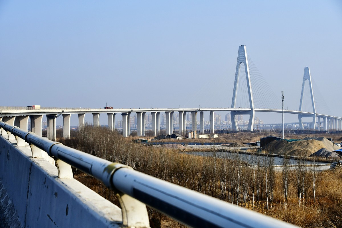 轻雾漫绕大辽河