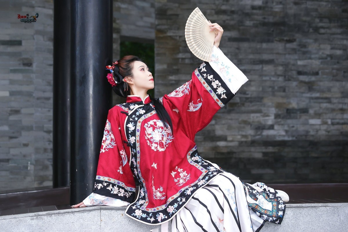 【倚红妆】---芯妍