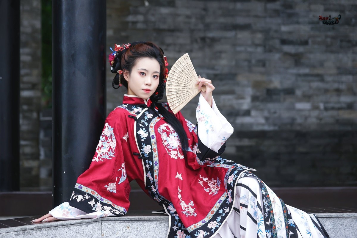 【倚红妆】---芯妍