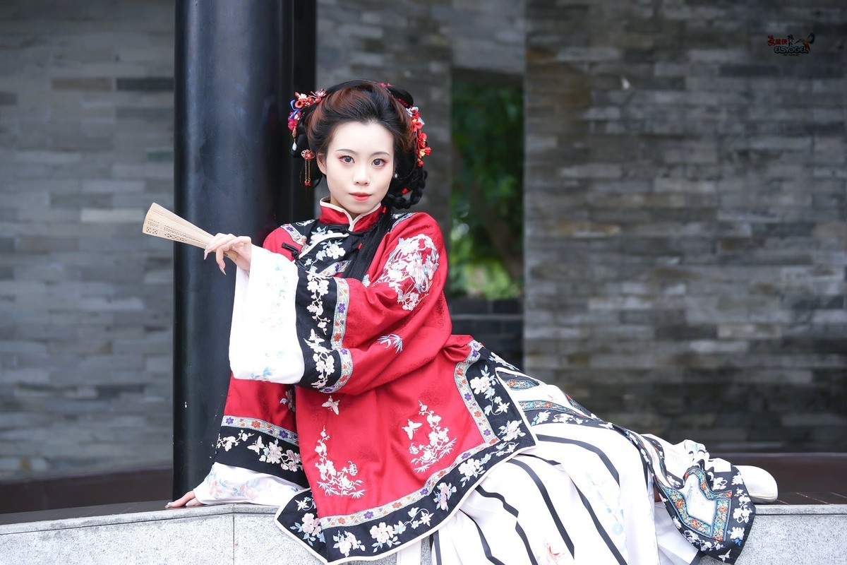 【倚红妆】---芯妍