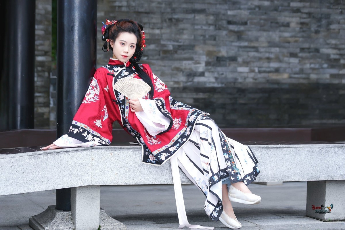 【倚红妆】---芯妍