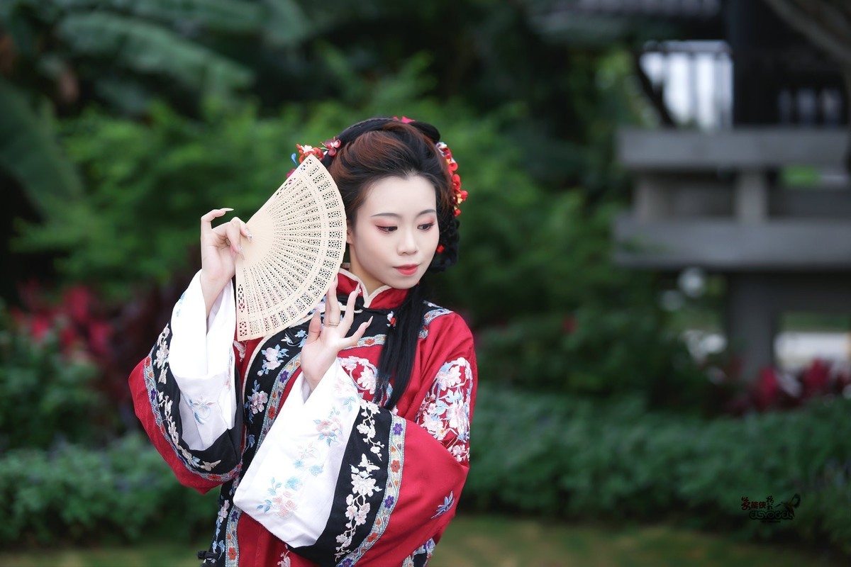 【倚红妆】---芯妍