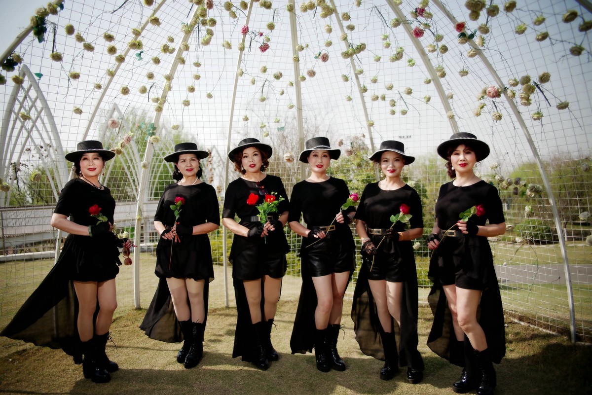 环境人像---武昌江滩的美女！