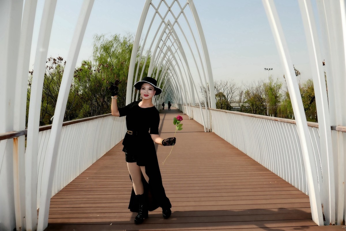 环境人像---武昌江滩的美女！