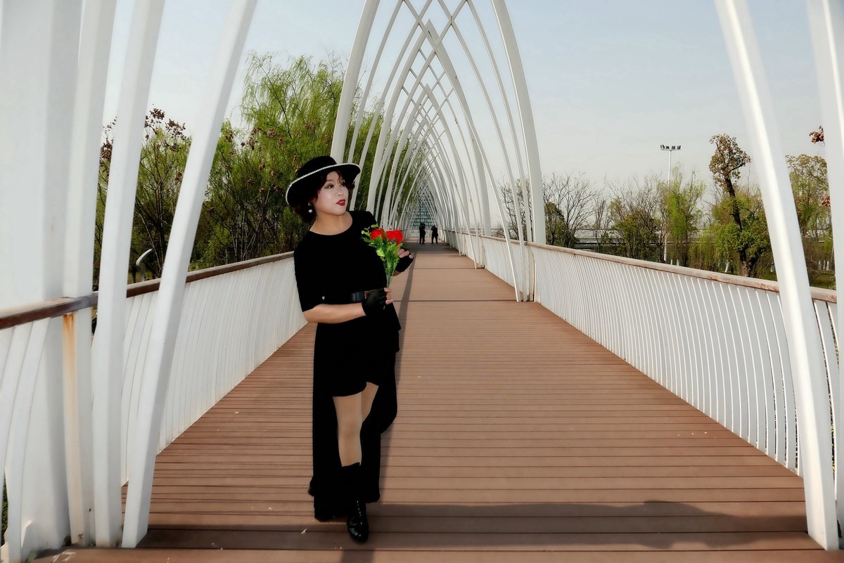 环境人像---武昌江滩的美女！