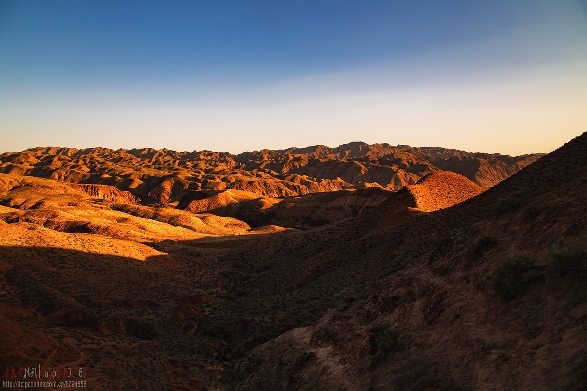 网红打卡地：宁夏66号公路山色