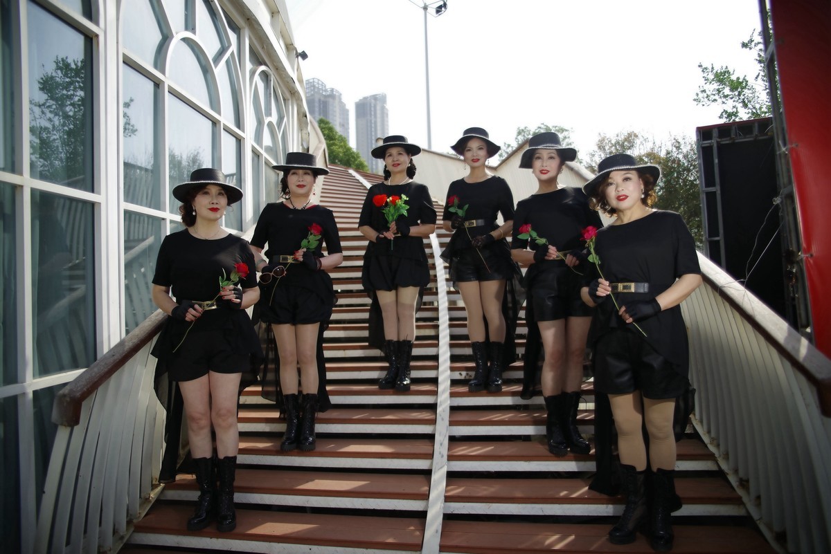 环境人像---武昌江滩的美女！