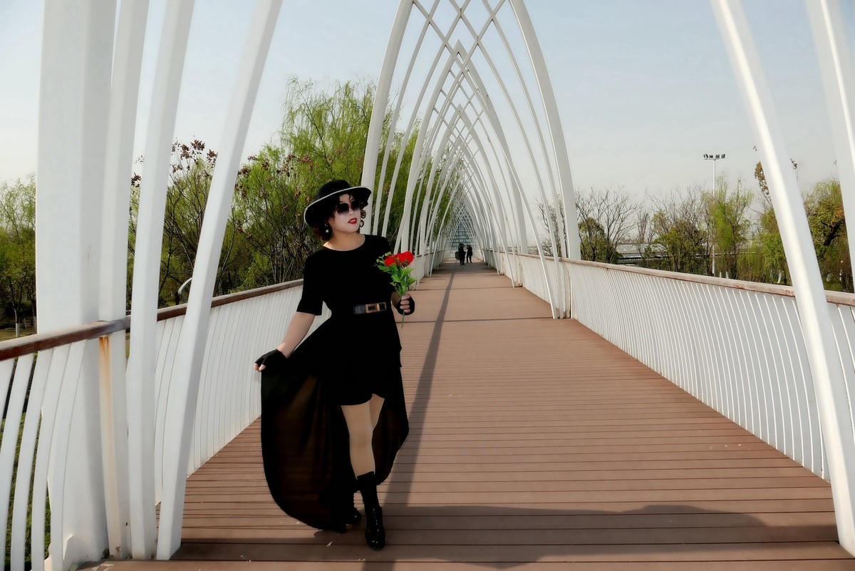 环境人像---武昌江滩的美女！