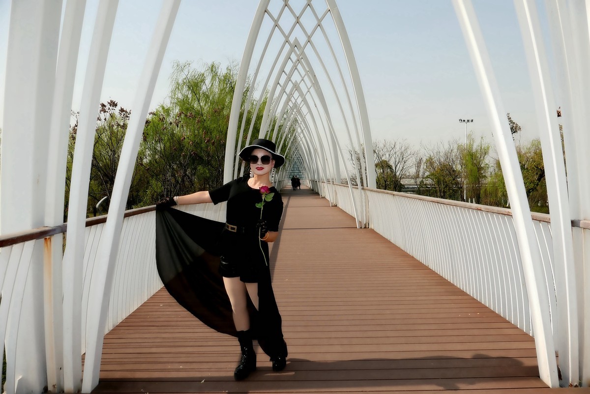 环境人像---武昌江滩的美女！