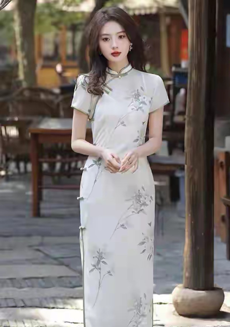 婷婷玉立--穿旗袍的小西