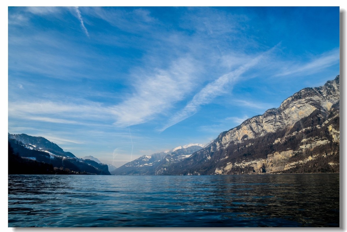 携“瑞士山水--甲天下”，祝老朋友节日快乐！！！