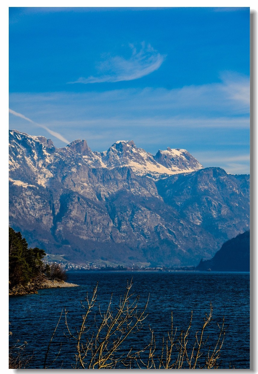 携“瑞士山水--甲天下”，祝老朋友节日快乐！！！
