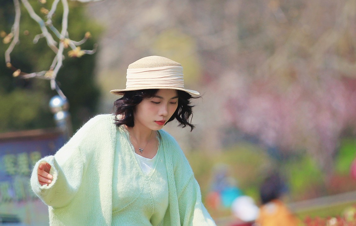 请假出个热闹帖《樱花节中忙活的美女们》唉！今年事多，又要出去趟过几天再回来！