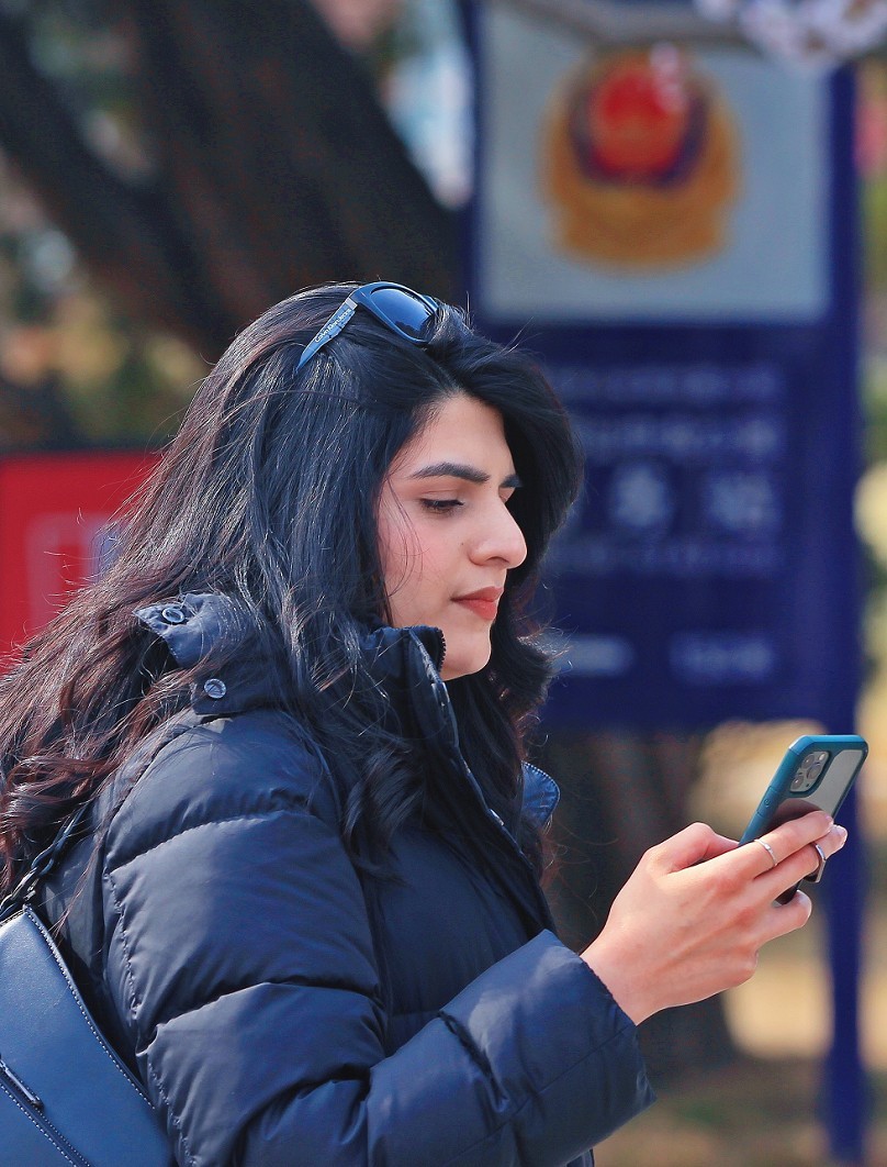 请假出个热闹帖《樱花节中忙活的美女们》唉！今年事多，又要出去趟过几天再回来！