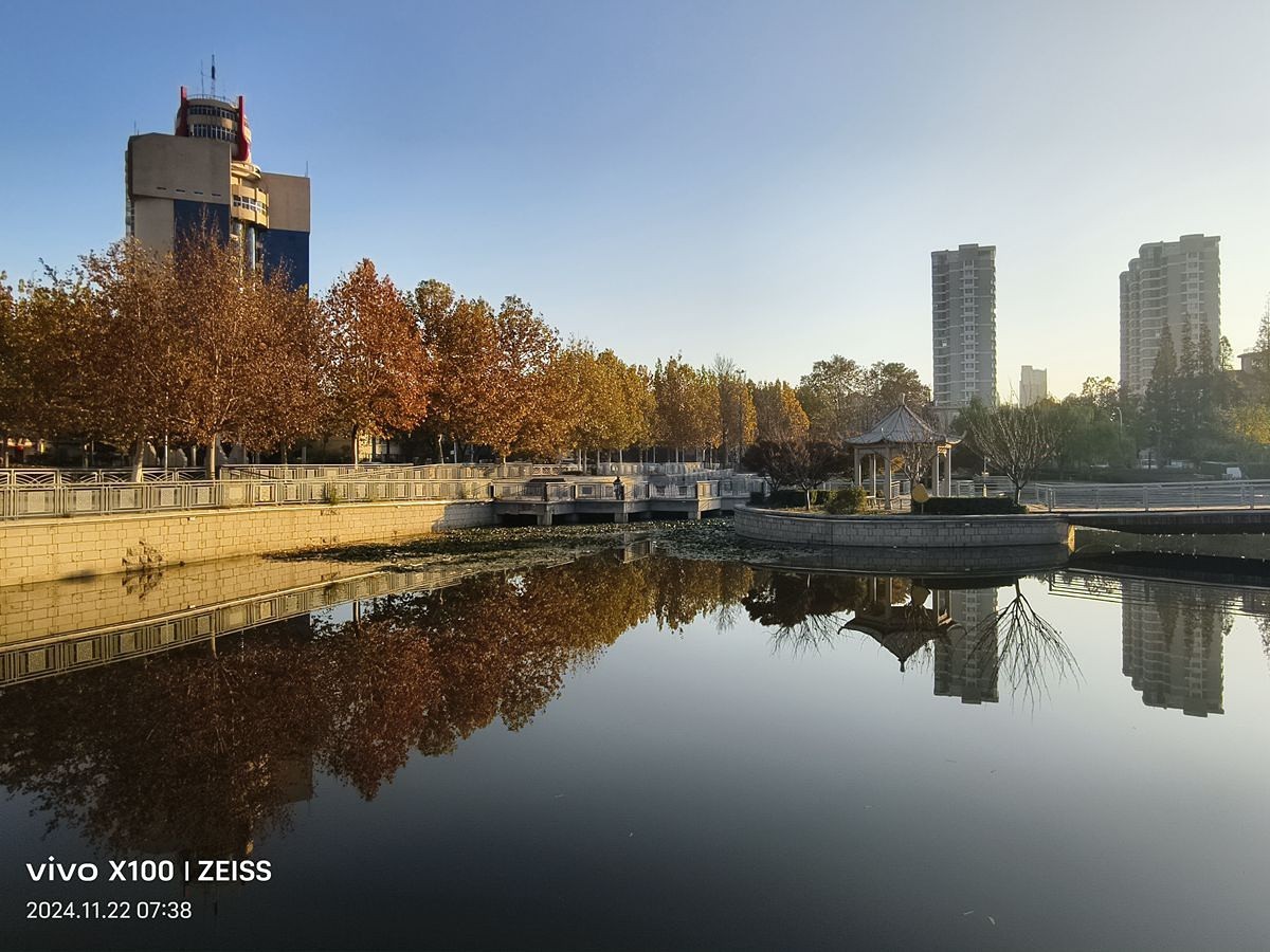 小米11出厂是否贴膜