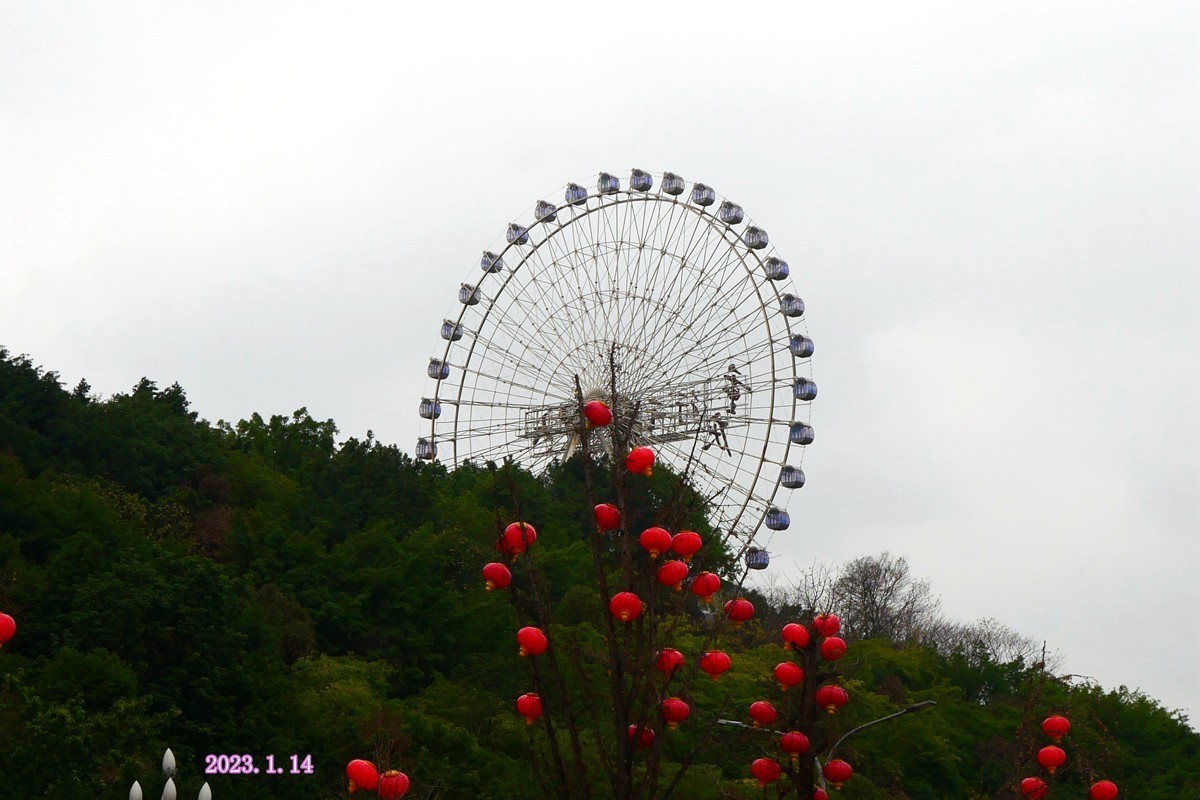 辞虎迎兔  节日氛围