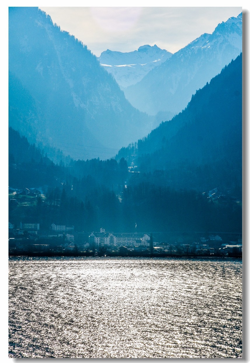 携“瑞士山水--甲天下”，祝老朋友节日快乐！！！