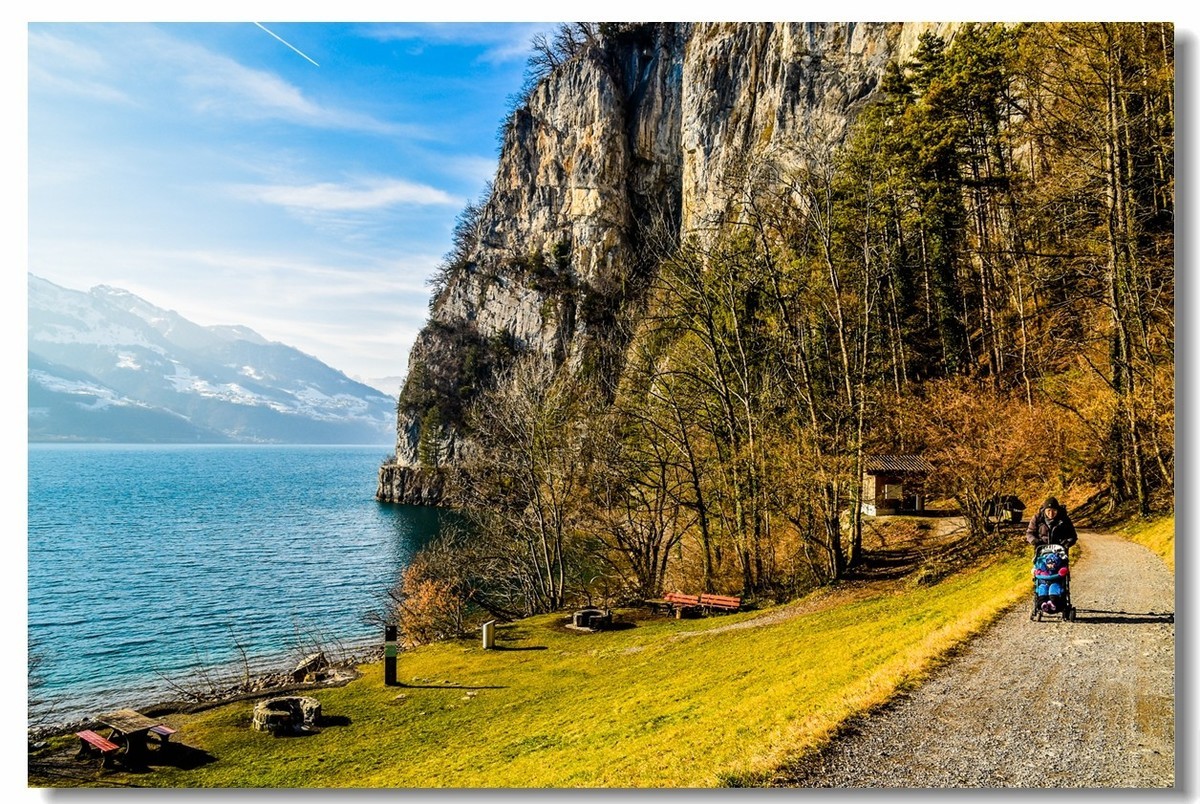 携“瑞士山水--甲天下”，祝老朋友节日快乐！！！