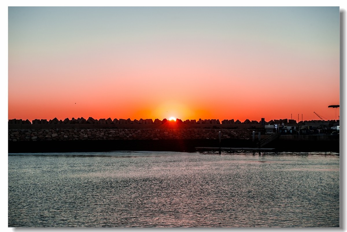 携“沙海日落（摩洛哥）”--辞旧迎新，祝师友节日快乐！！